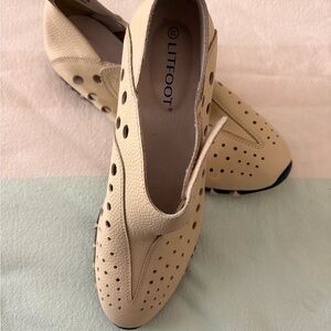 Litfoot Women's Cream/Tan Perforated Slip-On Loafers Size 38/8